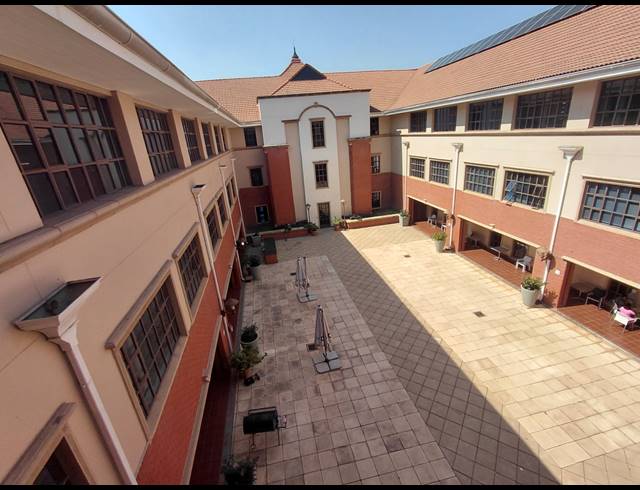 1,091M² OFFICE TO LET IN BRYANSTON